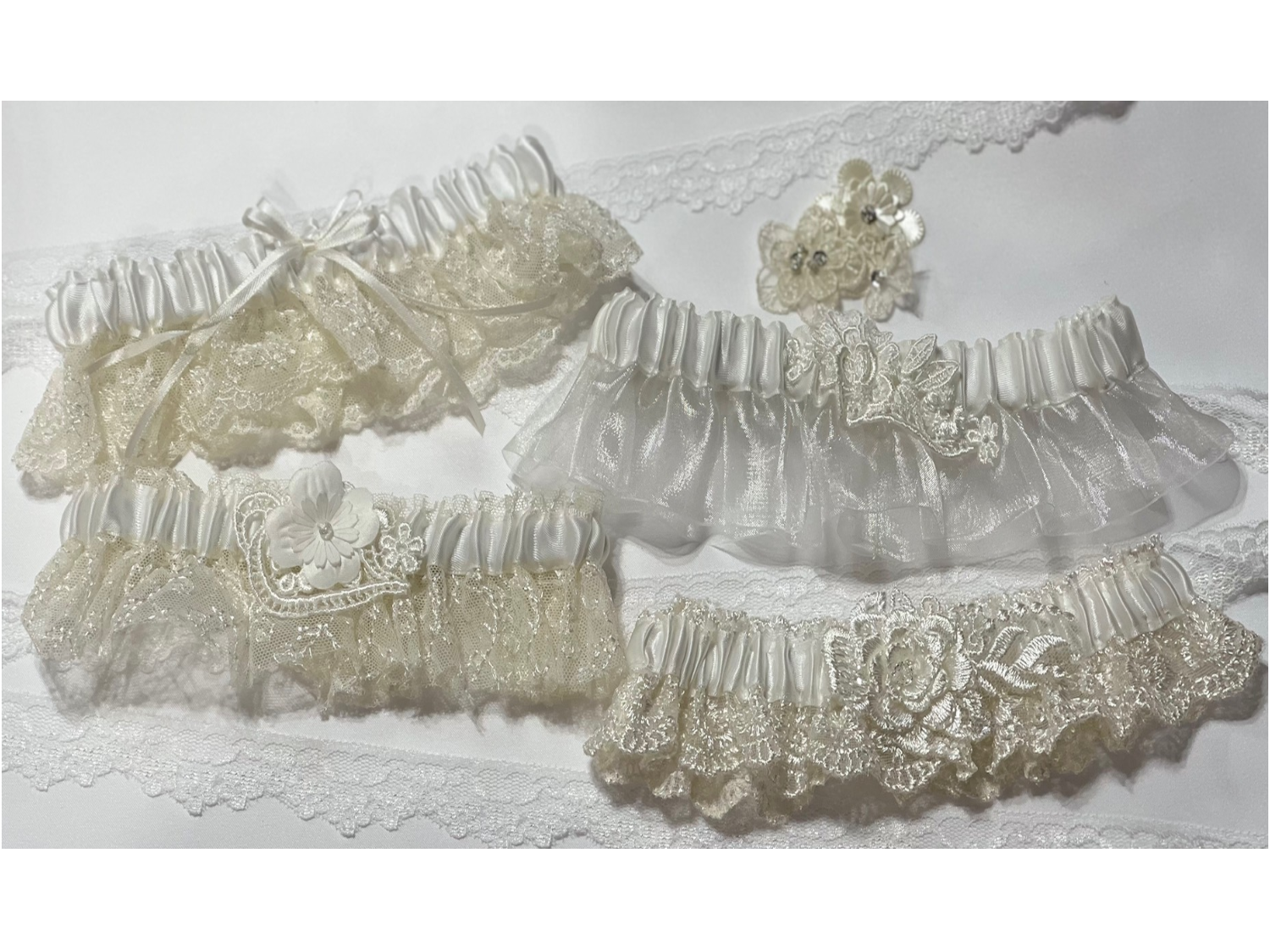 Set of 4 Ivory Garters